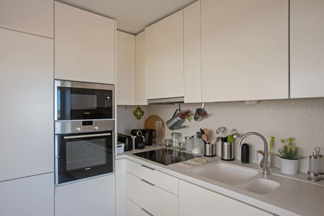 Magnificent 1 Bedroom Apartment With Views Over The Ocean コスタ・ダ・カパリカ エクステリア 写真